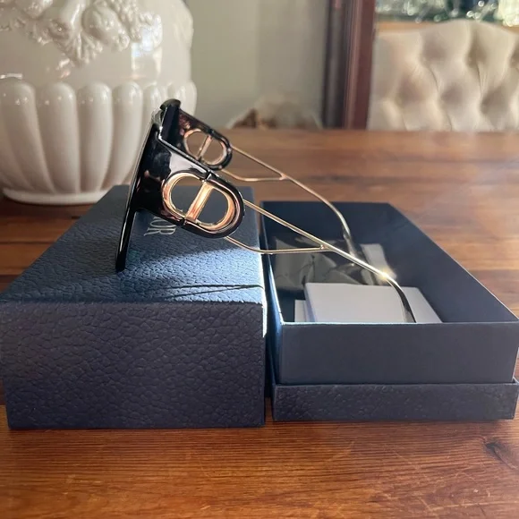 Dior 39 Montaigne Glasses - Picture 5 of 5